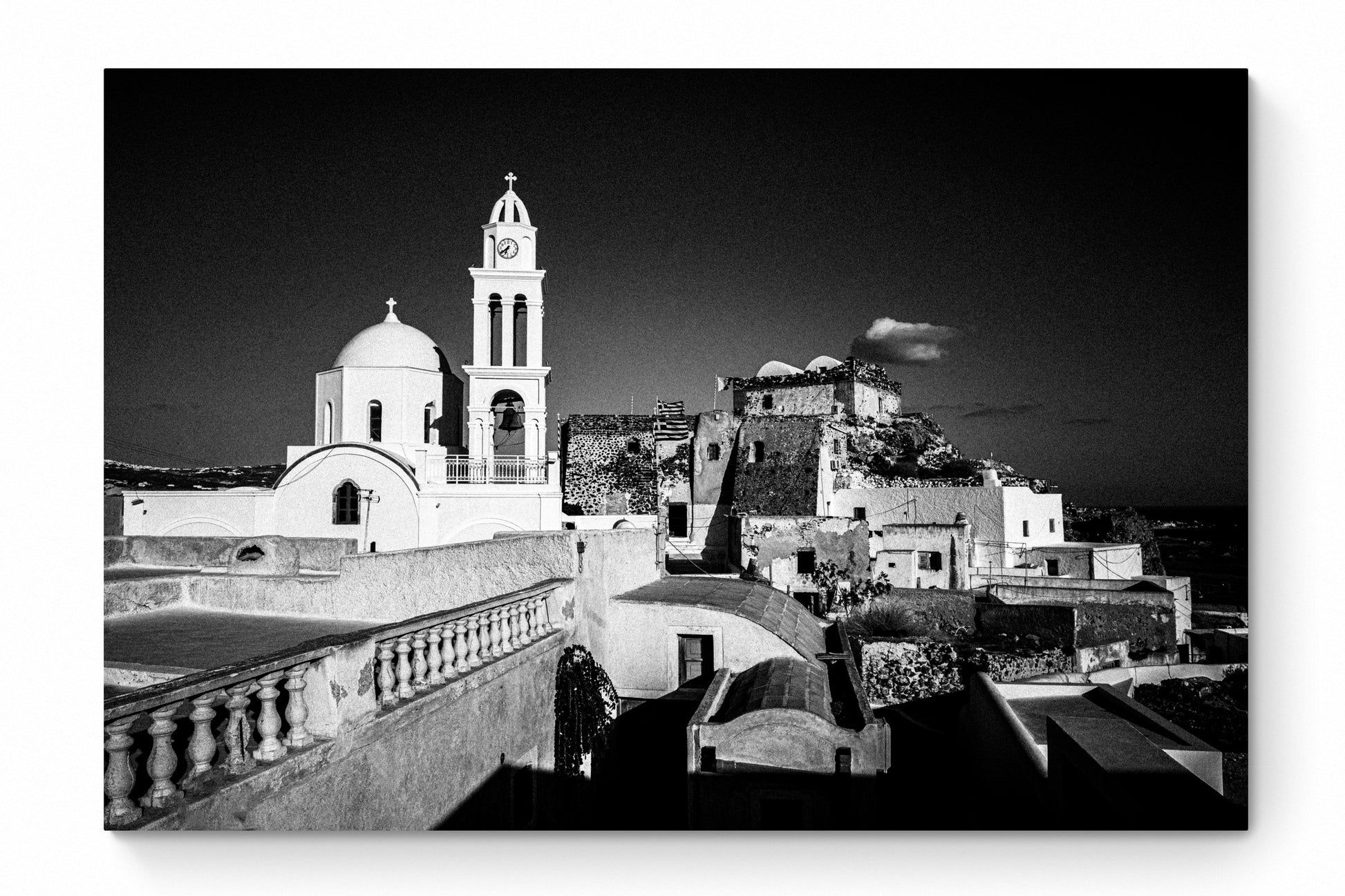 Santorini, Akrotiri. Castle View | Chorōs | Black-and-white wall art photography from Greece - whole photo