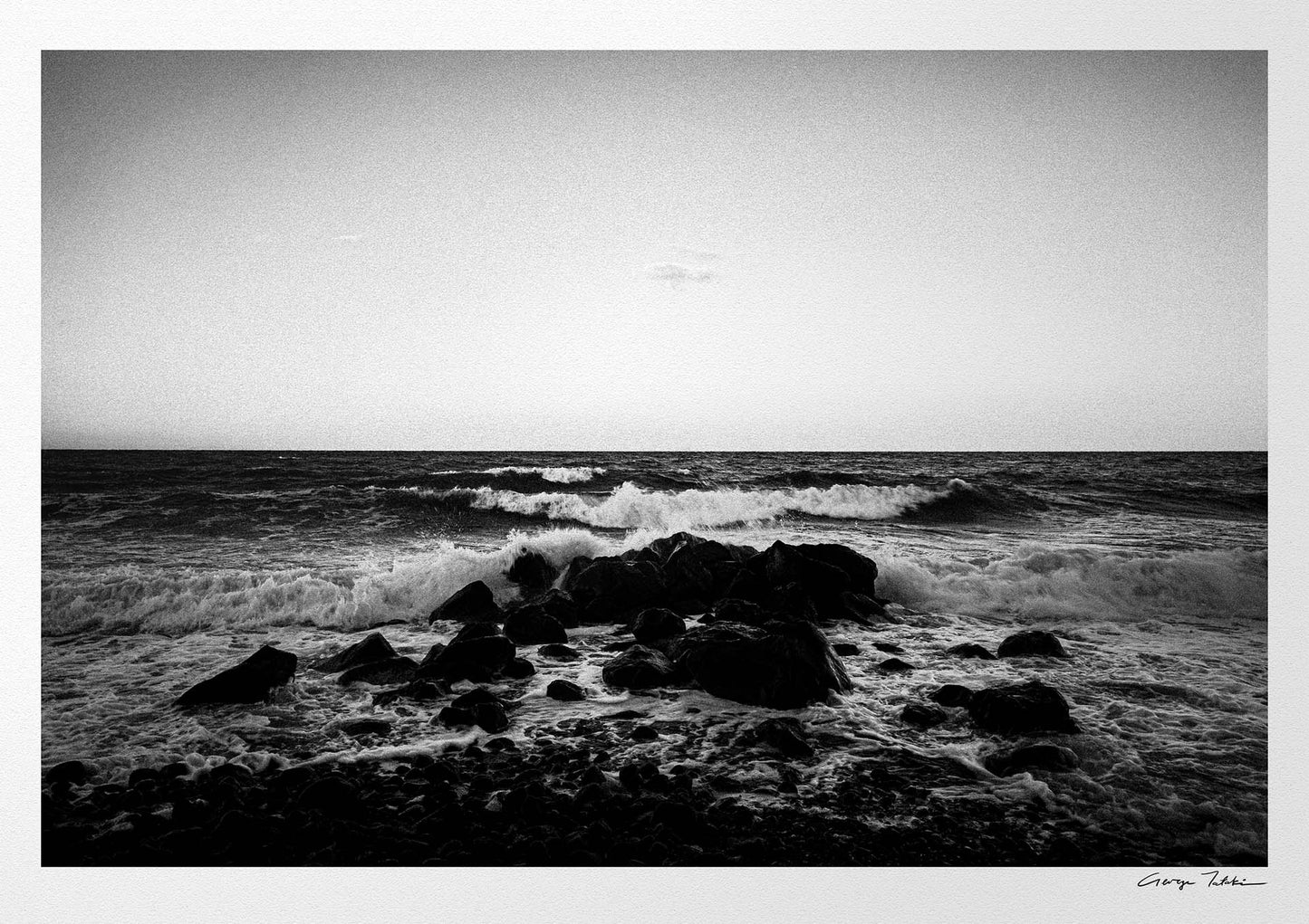 Santorini, Waves crushing on a boulder | Chorōs | Black-and-white wall art photography from Greece