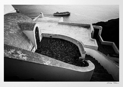 Top down view in Oia | Santorini | Chorōs | Black-and-white wall art photography from Greece