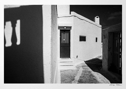 Village Alley | Santorini | Chorōs | Black-and-white wall art photography from Greece